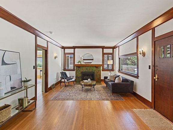 5th image of 1363 S Filmore St