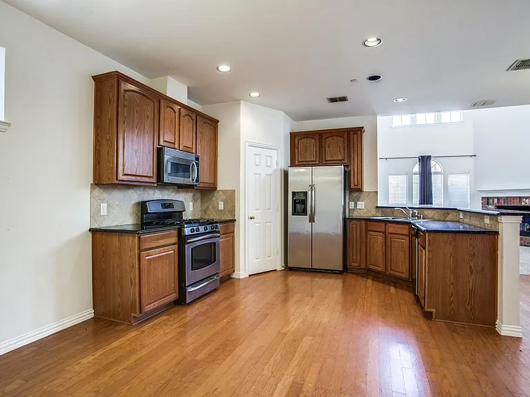 7116 Occidental Rd — Photo 10