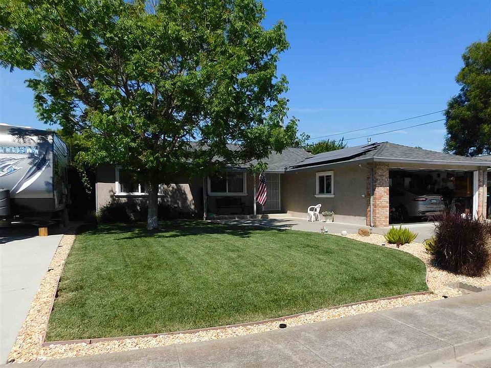 1st image of 300 Elsinore Dr