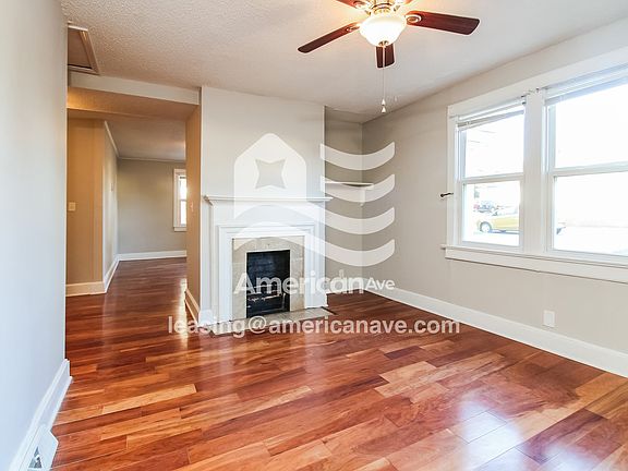 1294808_003_living_room_3.jpg
