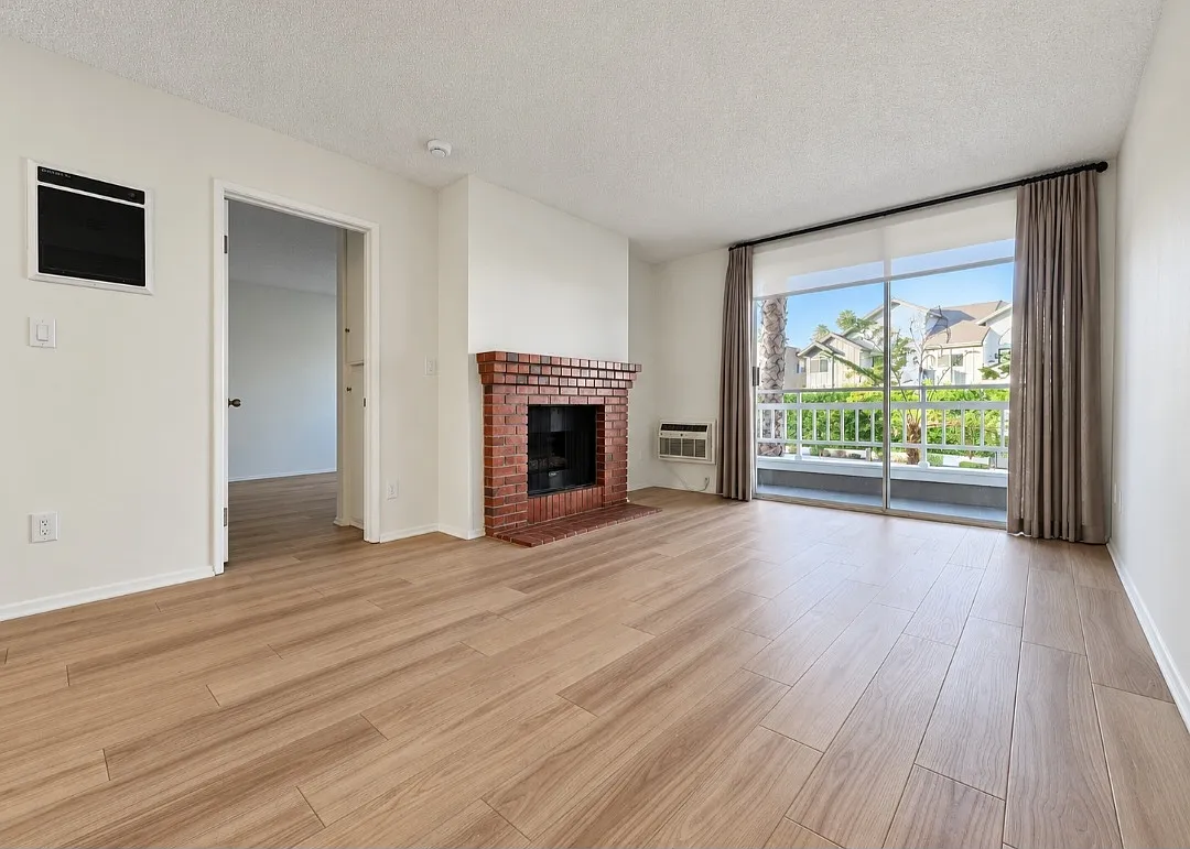 2 bed, 2.0 bath, $2,995 — Photo 2