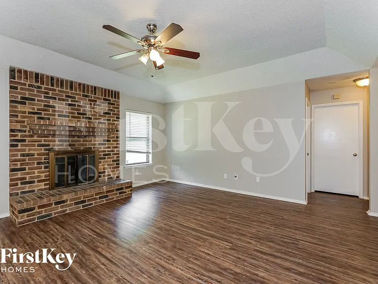 1128 Andrew St — Photo 4