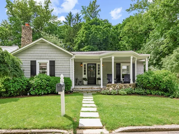 1 McKendry Court, Norwalk, CT 06853