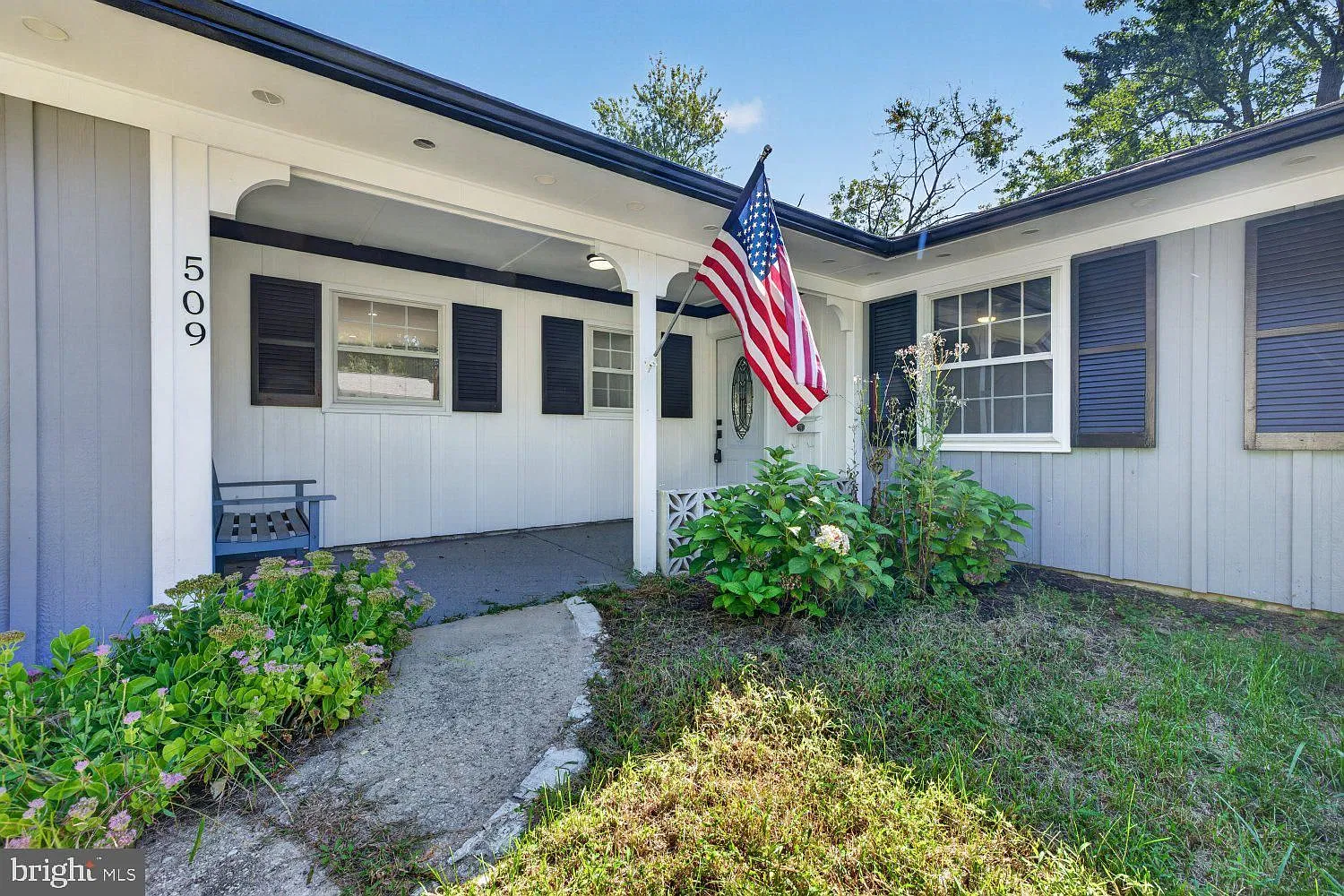 4 bed, 2.0 bath, 1819 sqft, $2,400 — Photo 4