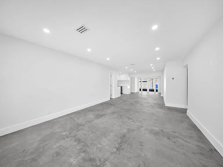1721 N 16th Ct — Photo 5