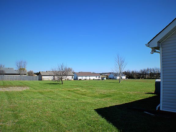 3rd image of 203 Thelma Dr