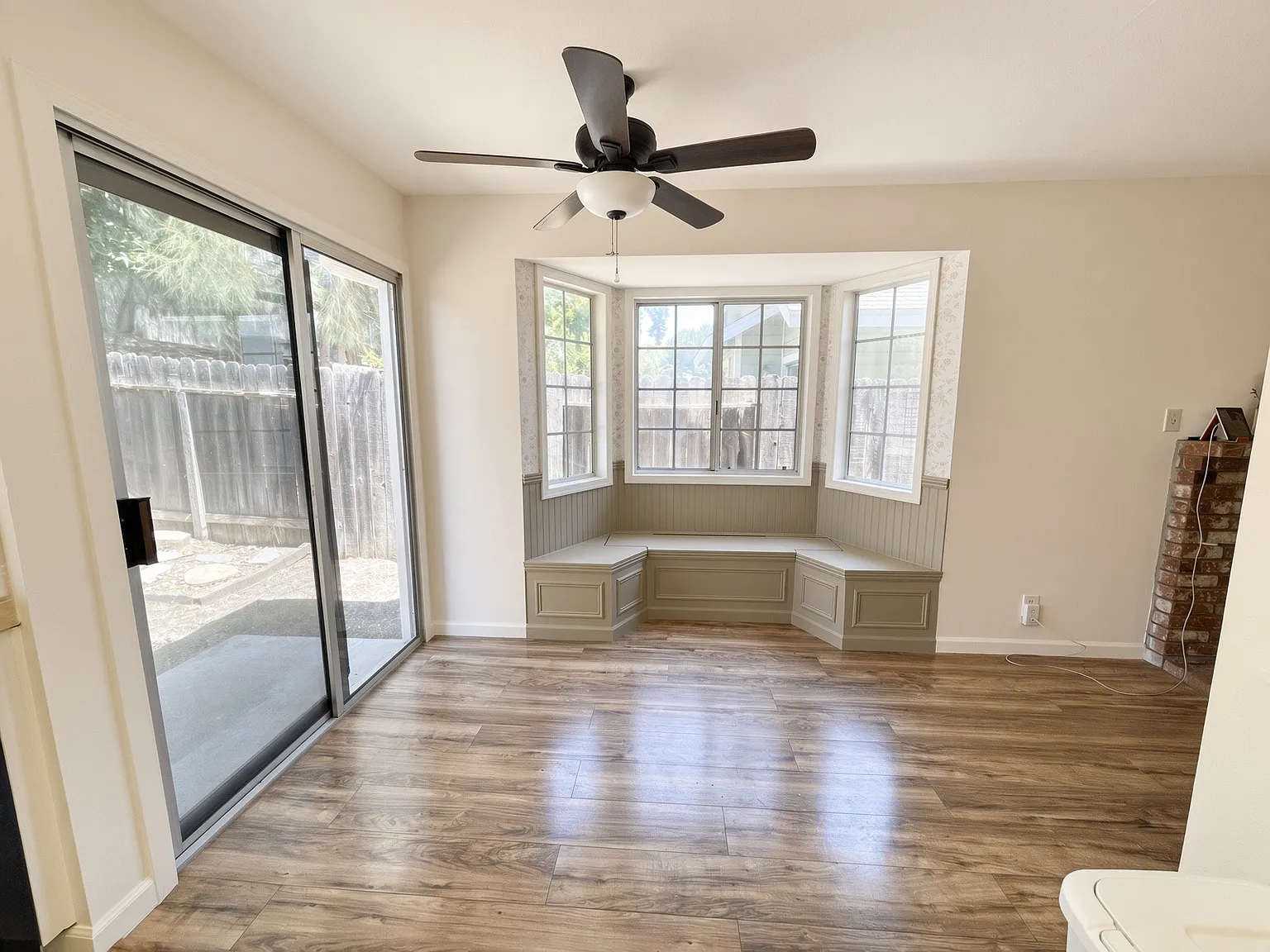 3 bed, 1056 sqft, $3,650 — Photo 3