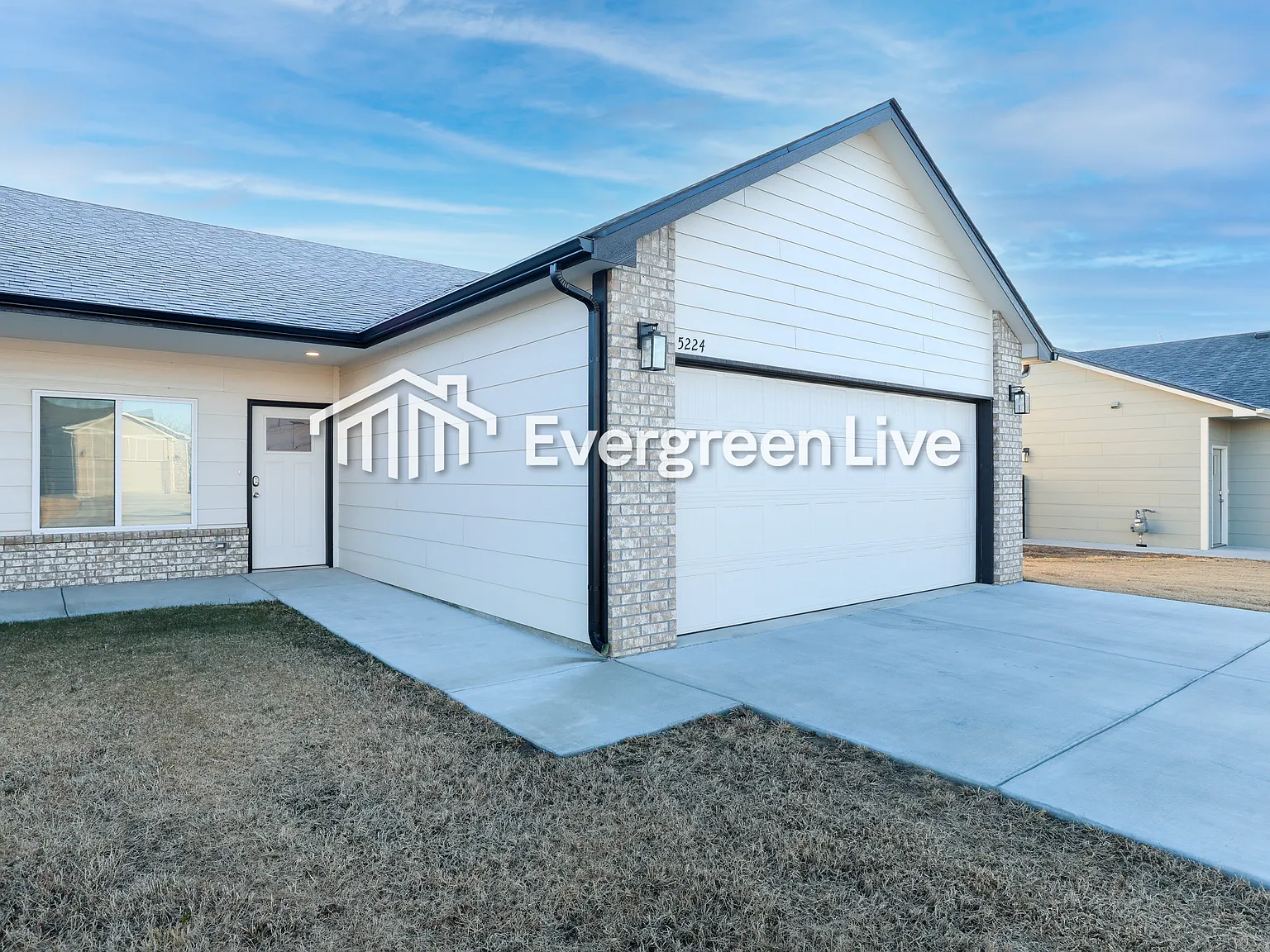 3 bed, 2.0 bath, 1207 sqft, $1,445 — Photo 3