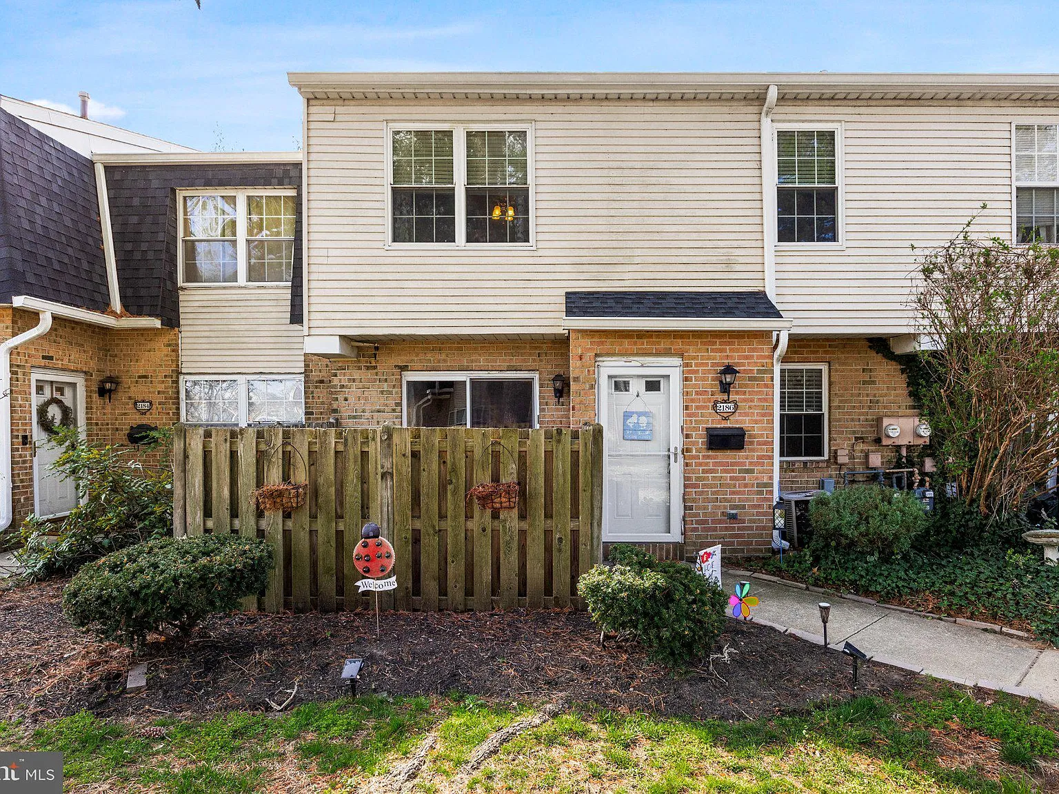 2 bed, 2.5 bath, 1136 sqft, $1,950 — Photo 1