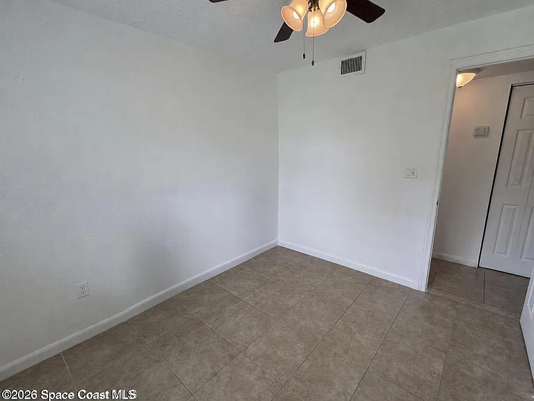 1812 Oakwood Dr — Photo 6