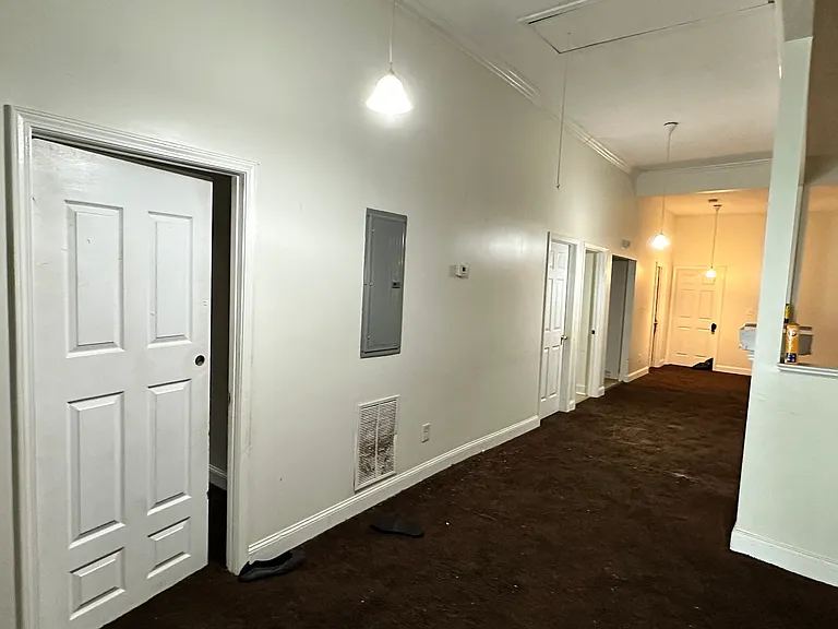 220 Wellington St SW — Photo 7