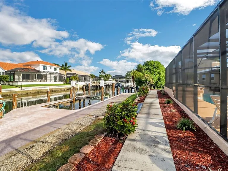 562 Goldcoast Ct — Photo 23