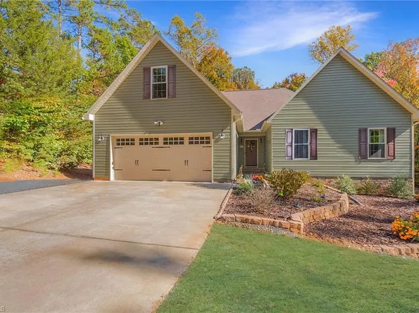 2190 Willow Oak Dr, Thomasville, NC 27360