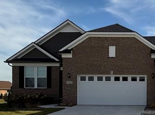 42824 Arbor Dr, Clinton Township, MI 48038