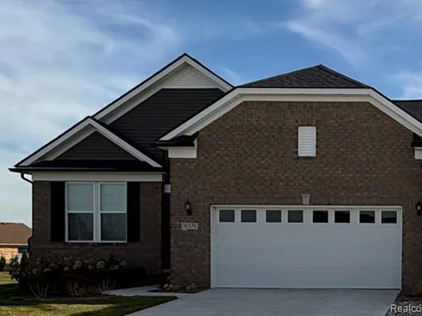 42824 Arbor Dr, Clinton Township, MI 48038