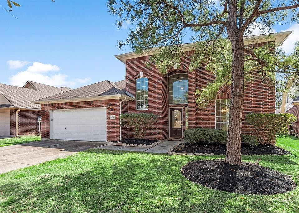 Welcome home! This quiet culdesac street is the perfect place to be!