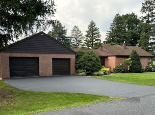 742 Hershey Mill Rd, Mountville, PA 17554