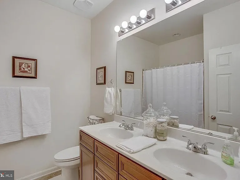 216 Apricot St — Photo 23