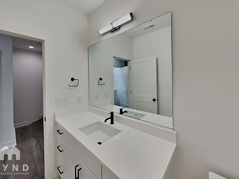 1027 Trembeth Dr — Photo 11