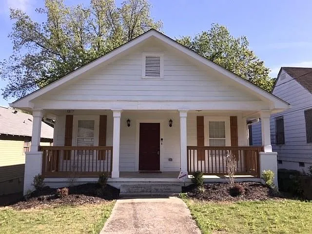 1062 Ashby Grv SW photo 1