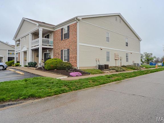 3rd image of 4221 Heritage Woods Dr APT B