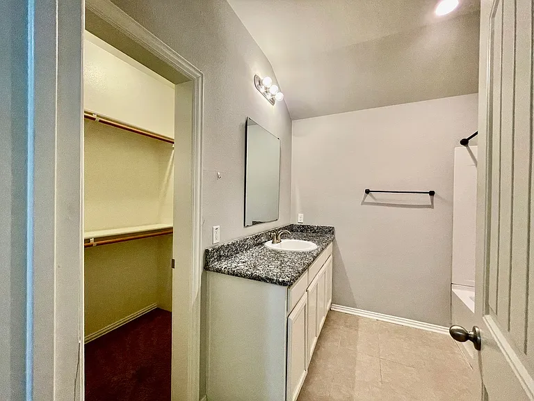 3115 N Hickory St — Photo 19