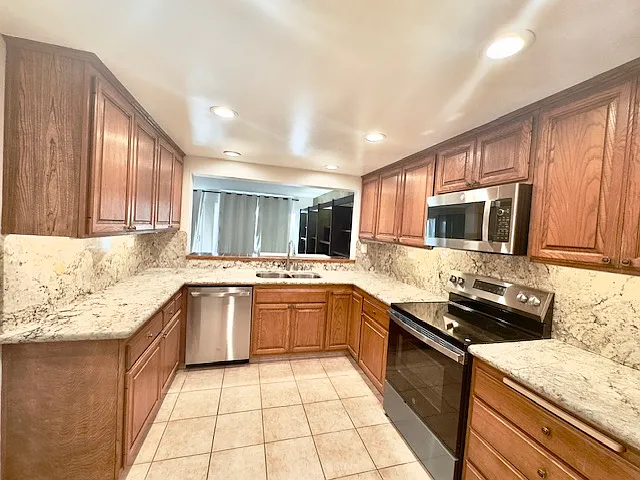 79 Antigua Ct — Photo 16