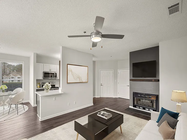 Cambridge Apartments — Photo 36