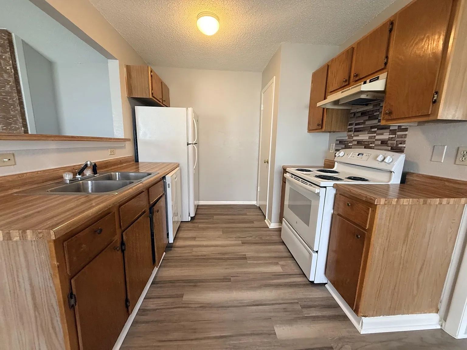 2 bed, 2.0 bath, 838 sqft, $1,360 — Photo 3