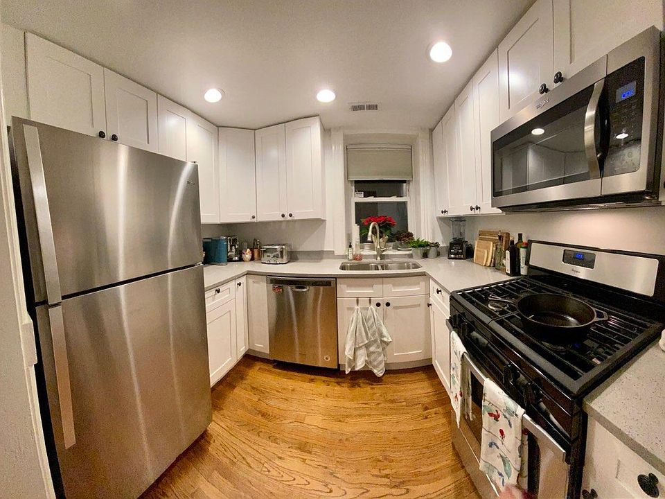 2nd image of 1143 N Damen Ave #G