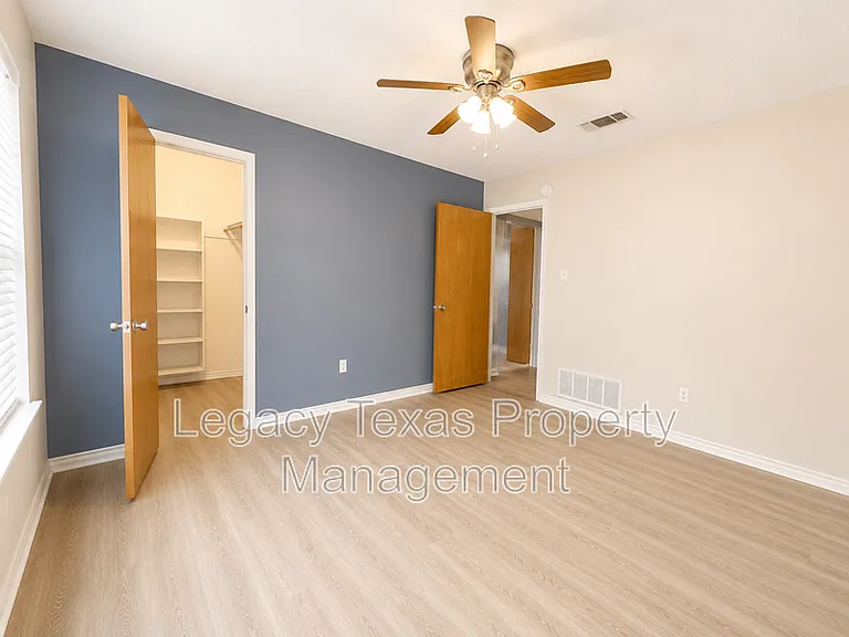 1203 Stonelake Dr — Photo 11