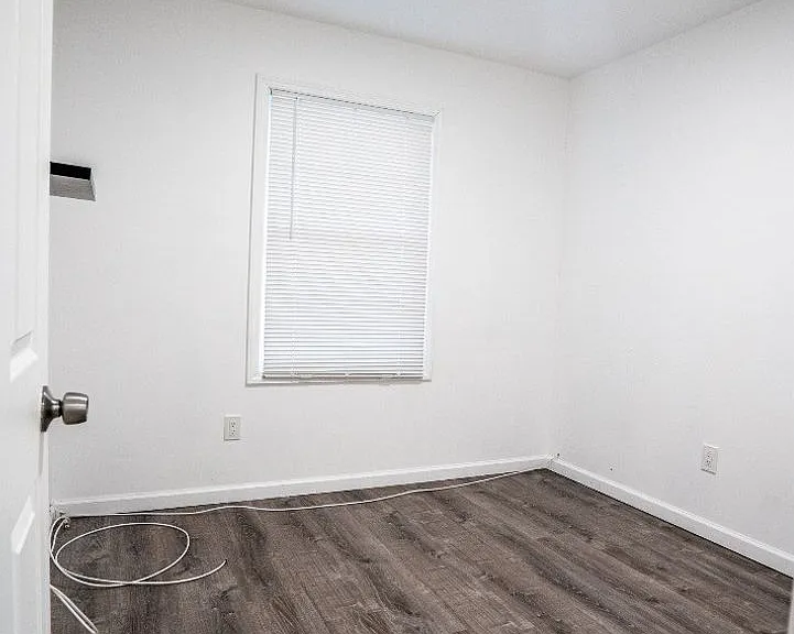 43-45 Case Ave — Photo 13