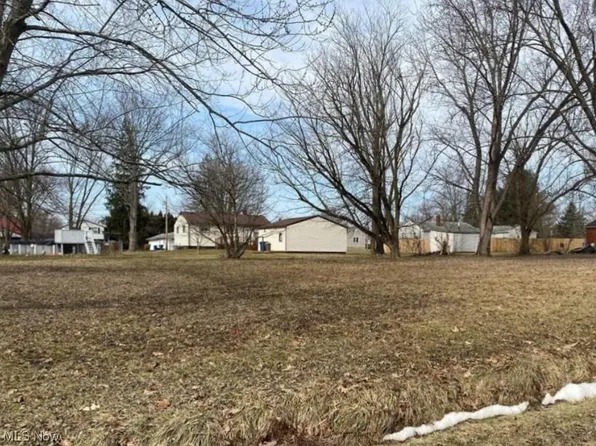 Longwood Ave, Niles, OH 44446