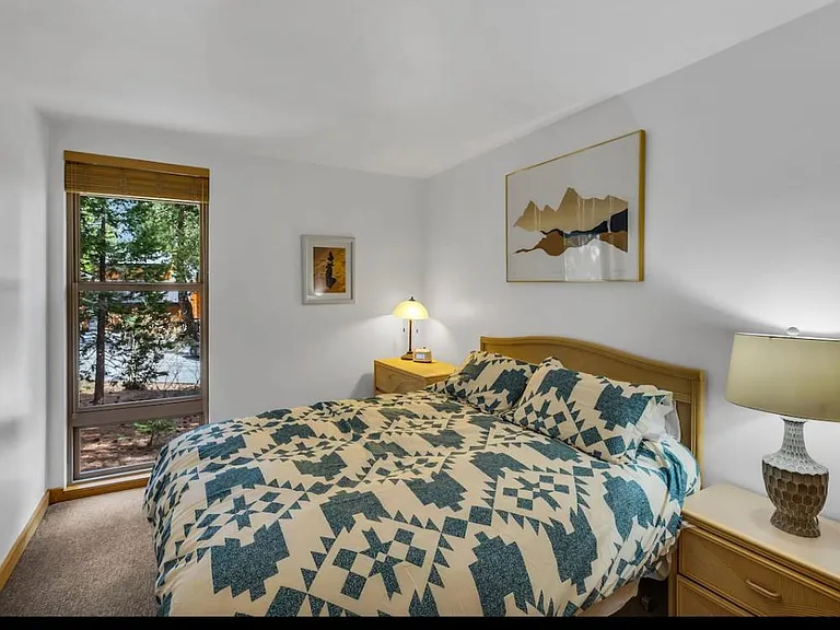 2755 N Lake Blvd #26 — Photo 11