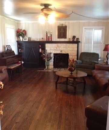 3rd image of 916 Neches Dr