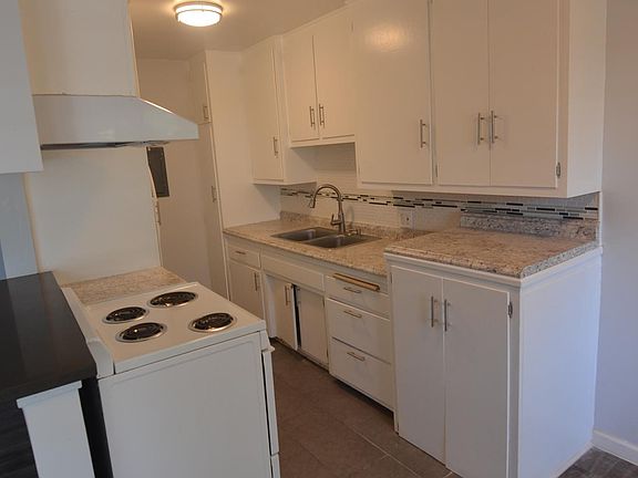 3rd image of 6830 Woodley Ave APT 10