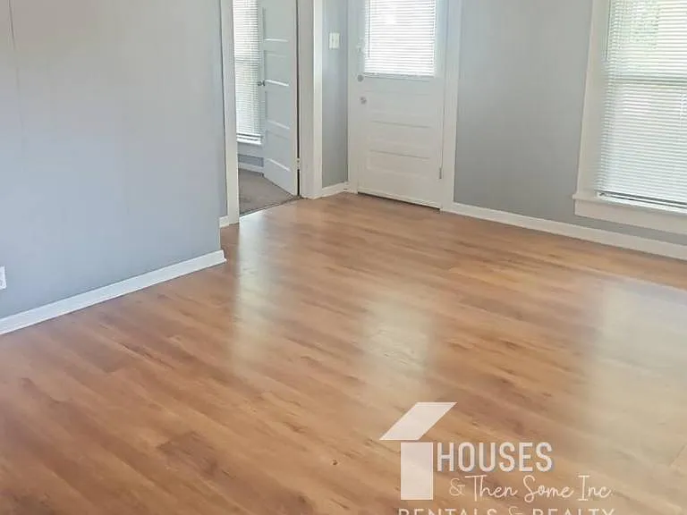 3 Bradley St — Photo 2