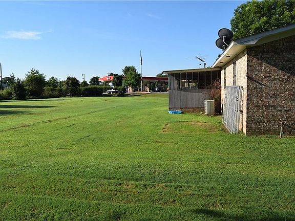 5th image of 802 McCollum Dr
