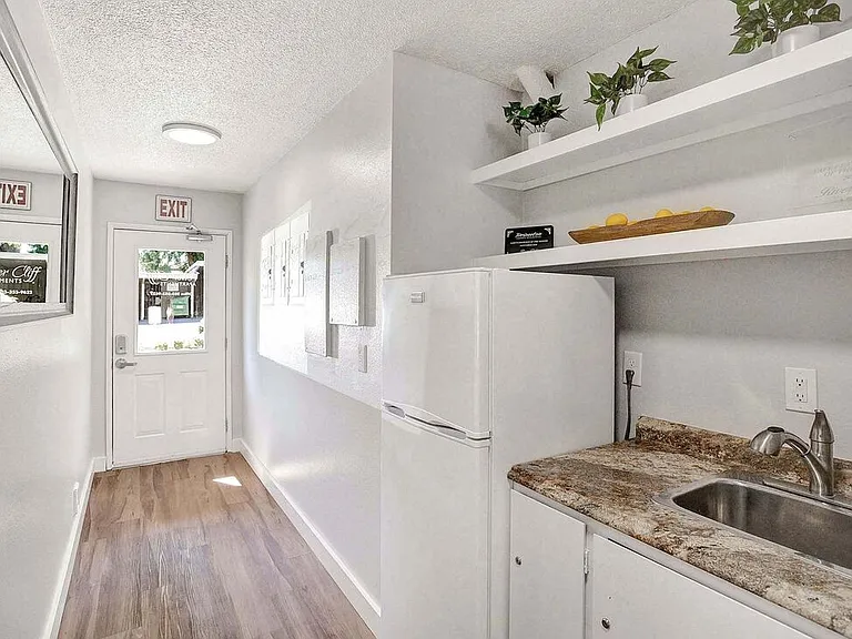 Kitchen River Cliff Apartments Milwaukie Oregon