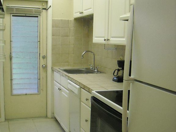3rd image of 2110 NE 39th St APT 3A