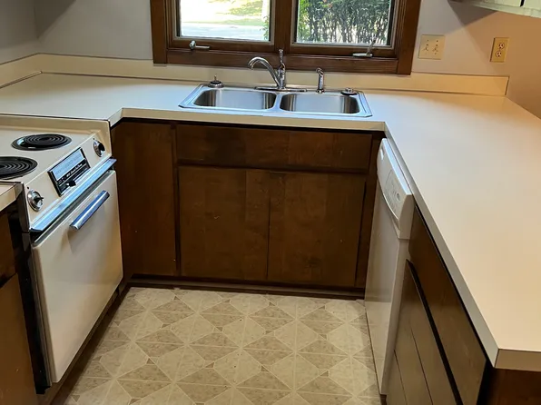 4904 Perrine Rd, Midland, MI 48640