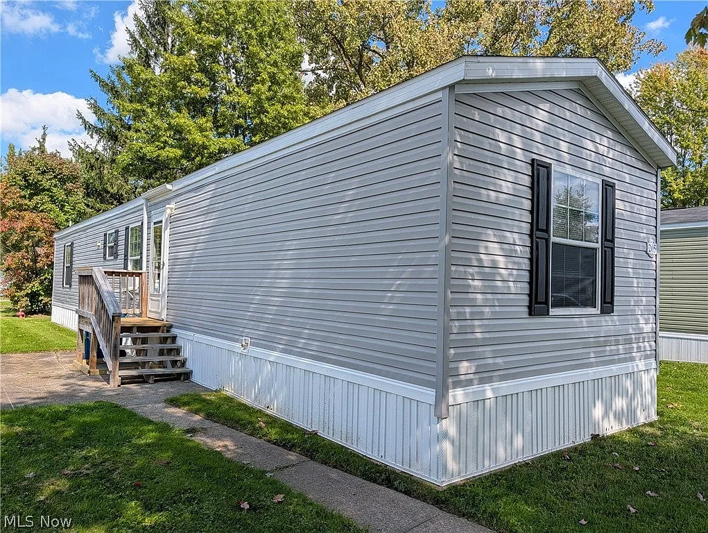 3 bed, 924 sqft, $1,100 — Photo 2