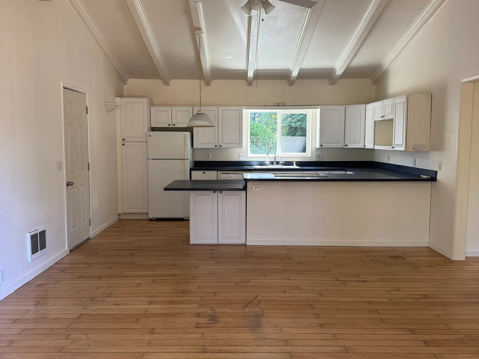 2 bed, 780 sqft, $1,640 — Photo 4