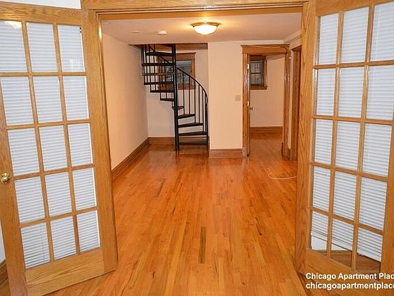 5th image of 3912 N Greenview Ave #1