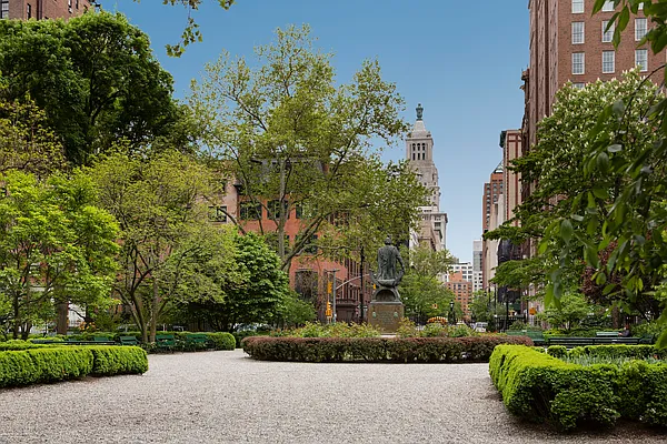 Rented by Douglas Elliman | media 14