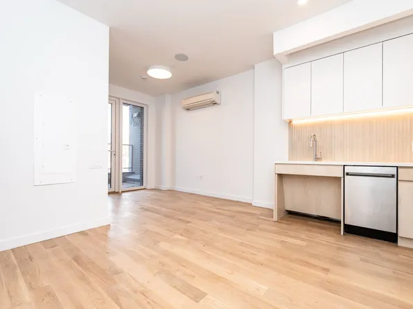 550 Sackett Street image 1 of 23