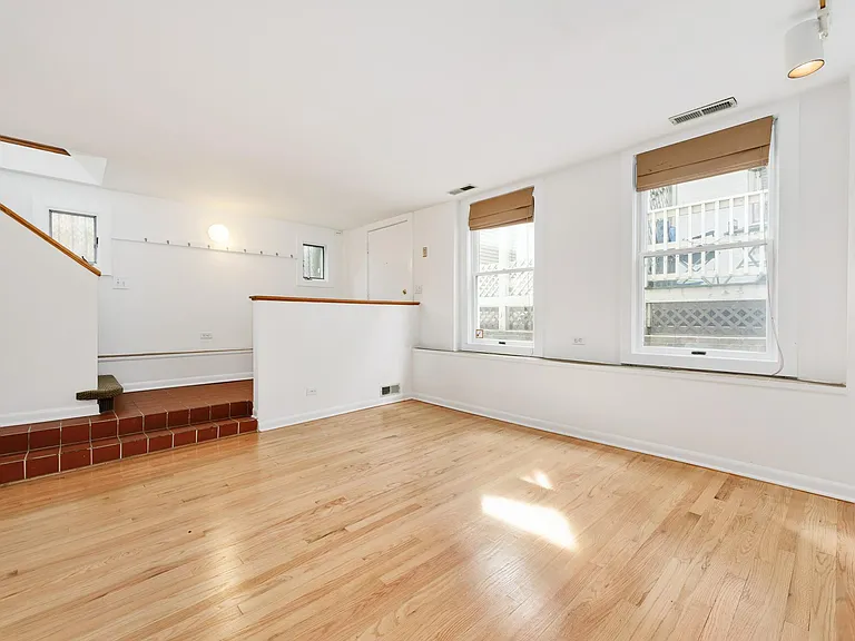 236 W Willow St #CH — Photo 3