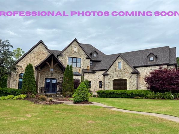 995 Beau Chalet Dr, Bentonville, AR 72713