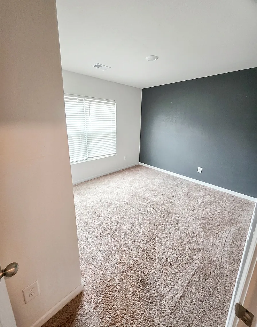 3 bed, 2.0 bath, 1317 sqft, $1,900 — Photo 3