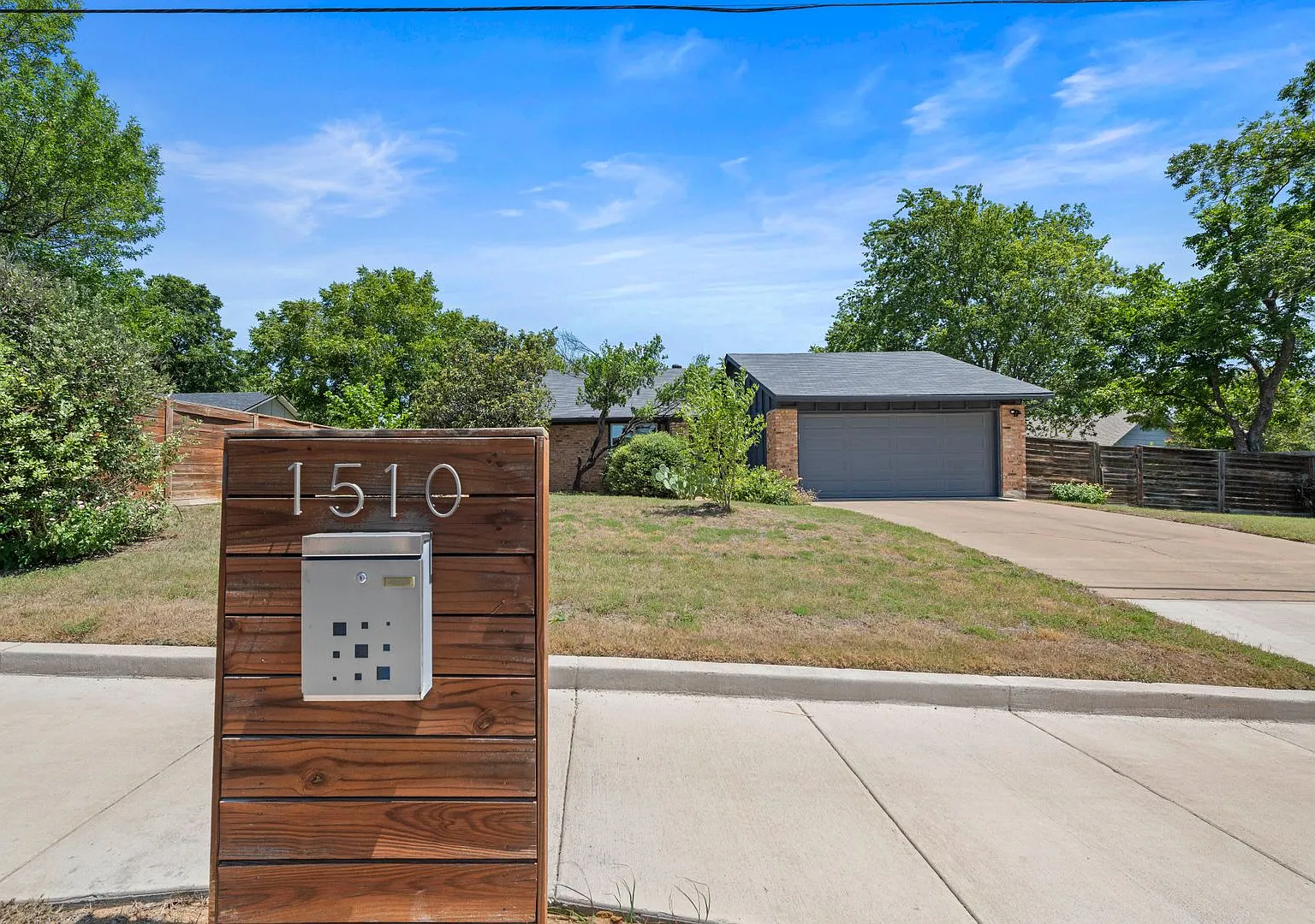 Bright 3-Bedroom Austin Home with Fenced Backyard & 2-Car Garage - Available Sept 1st — Photo 3